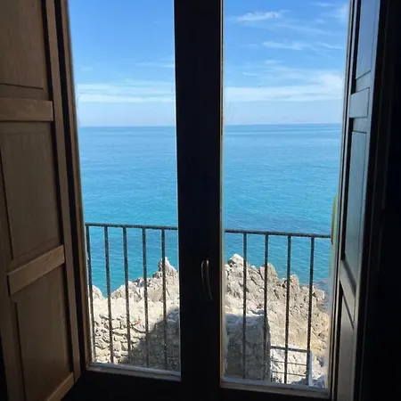 Balcone Sulla Scogliera Cefalù